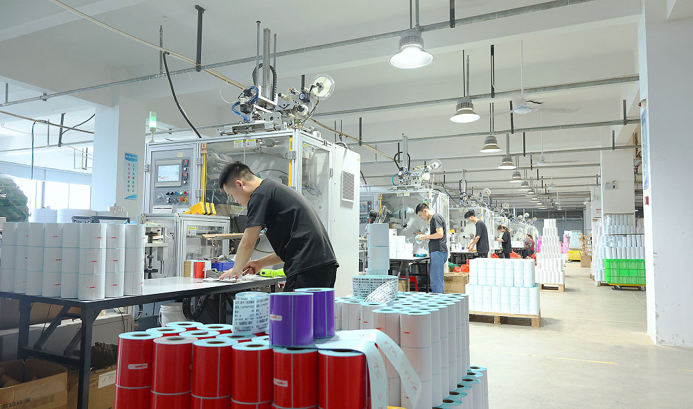 Thermal label automatic slitting machine